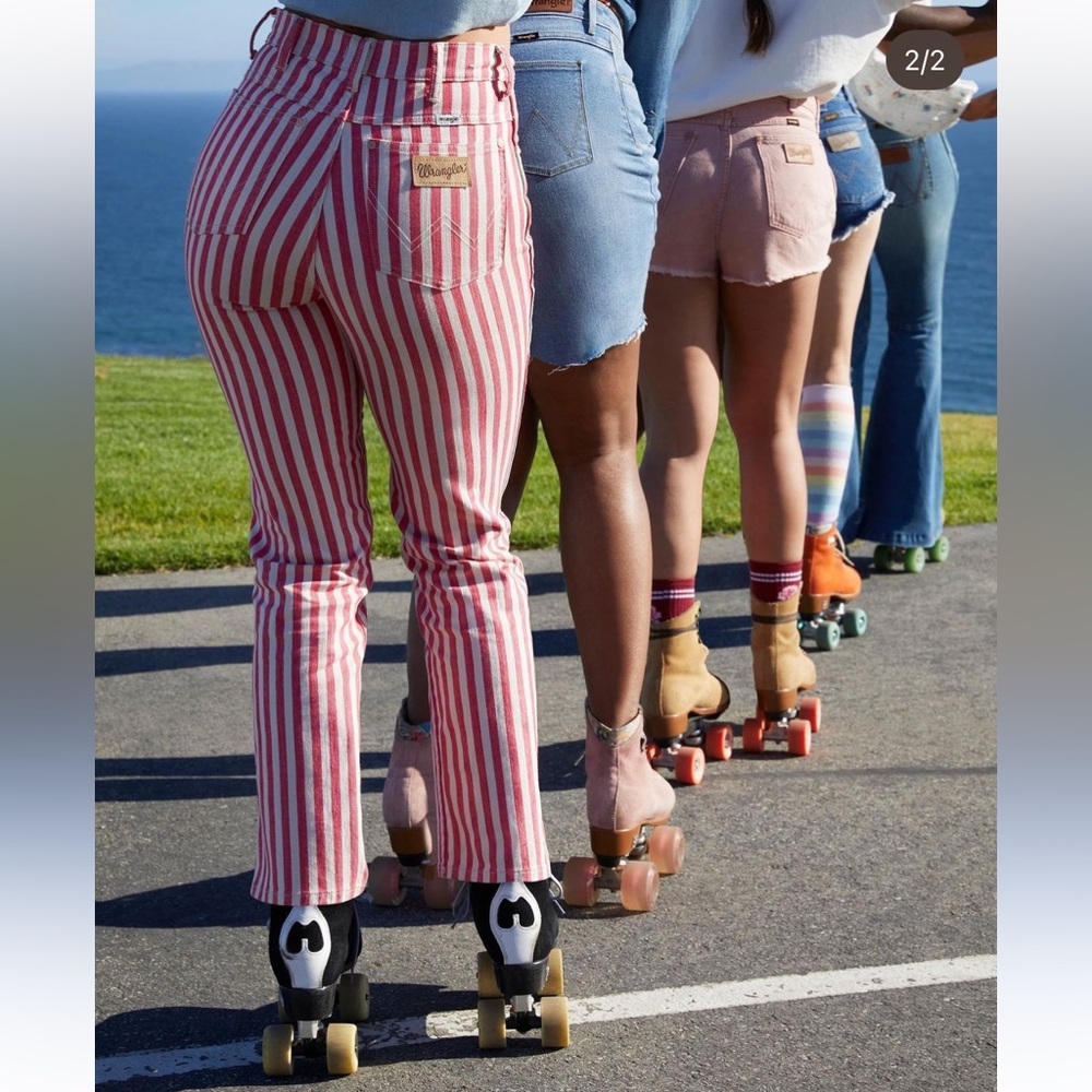 Wrangler retro straight leg jeans in raspberry stripe